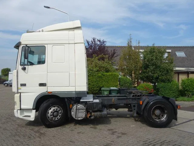 DAF XF 430 EURO3 MANAULE GEAR - Tractor unit: picture 5 DAF XF 430 EURO3 MANAULE GEAR - Tractor unit: picture 5