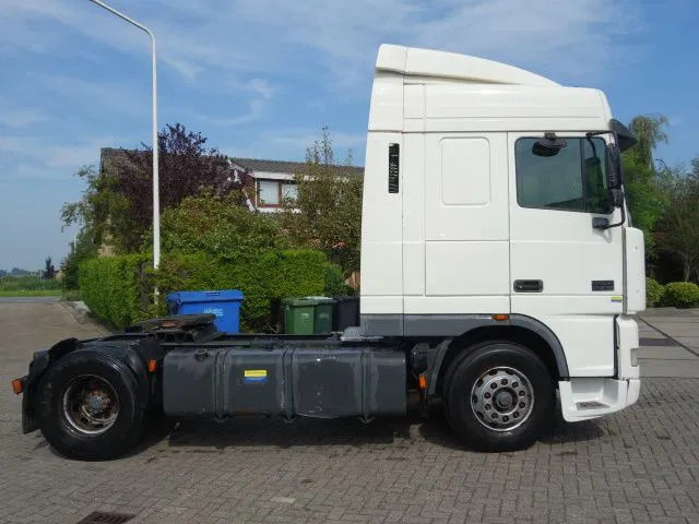 DAF XF 430 EURO3 MANAULE GEAR - Tractor unit: picture 3 DAF XF 430 EURO3 MANAULE GEAR - Tractor unit: picture 3