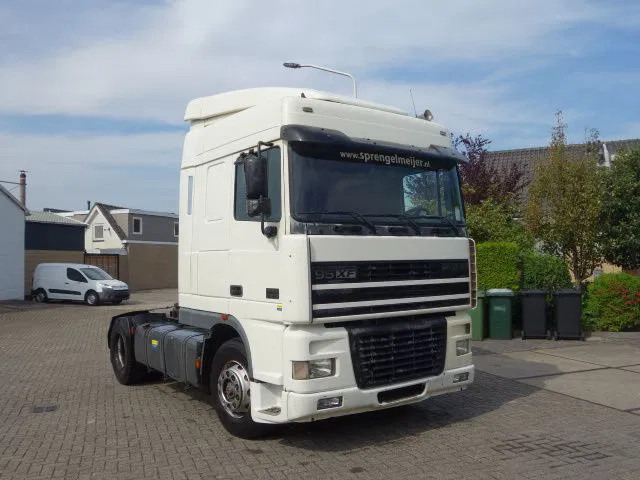 DAF XF 430 EURO3 MANAULE GEAR - Tractor unit: picture 2 DAF XF 430 EURO3 MANAULE GEAR - Tractor unit: picture 2