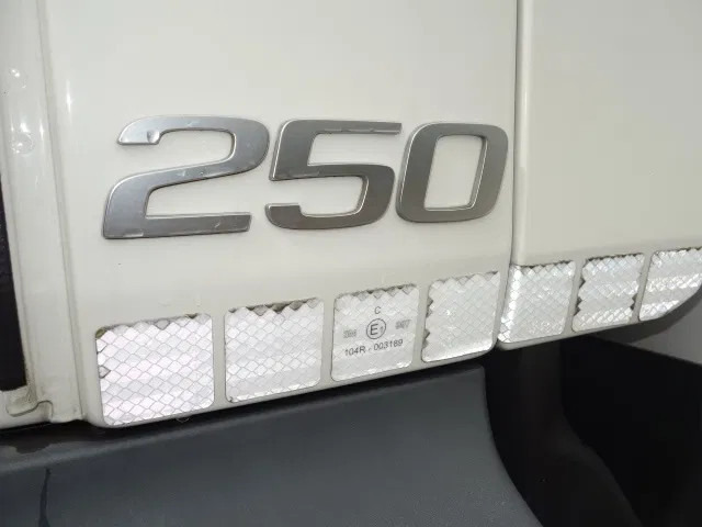Volvo FL FL250 isothermic box - Box truck: picture 2 Volvo FL FL250 isothermic box - Box truck: picture 2