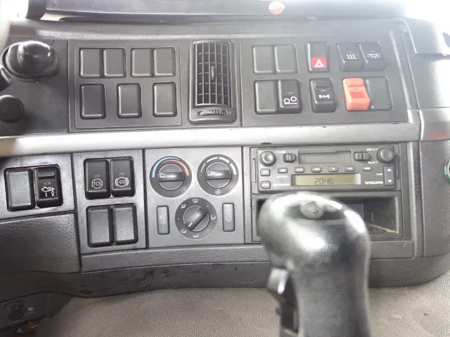 Volvo FM 12 18500liter tank,AIRCO,MANUAL GEARBOX - Tank truck: picture 4 Volvo FM 12 18500liter tank,AIRCO,MANUAL GEARBOX - Tank truck: picture 4