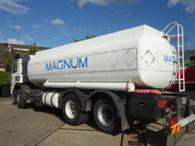 Volvo FM 250 STEELSPRINGS 18000LITERTANK MANUALE FUEL PUMP - Tank truck: picture 2 Volvo FM 250 STEELSPRINGS 18000LITERTANK MANUALE FUEL PUMP - Tank truck: picture 2