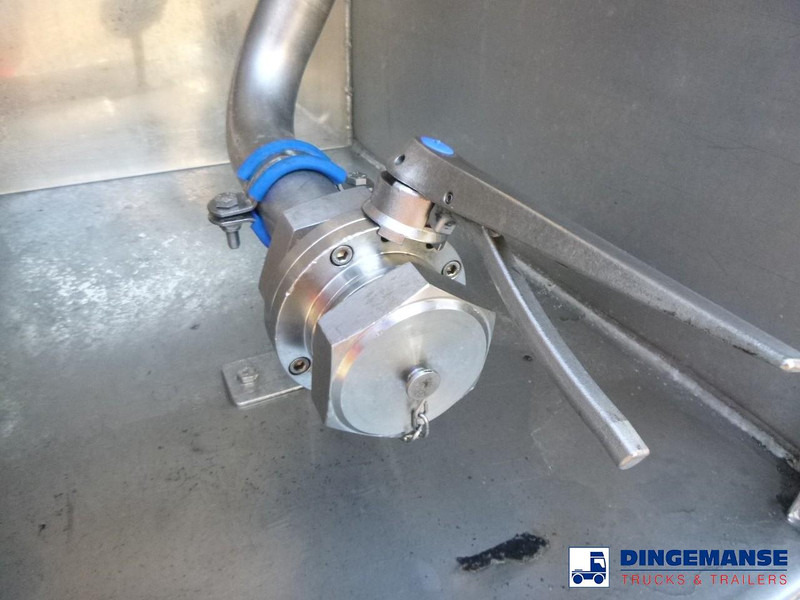 Tank semi-trailer Clayton Food tank inox 30 m3 / 1 comp: picture 9 Tank semi-trailer Clayton Food tank inox 30 m3 / 1 comp: picture 9