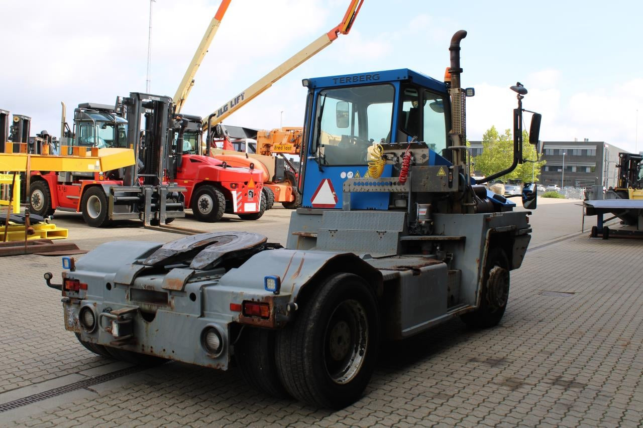 Terberg RT222 - Terminal tractor: picture 3 Terberg RT222 - Terminal tractor: picture 3