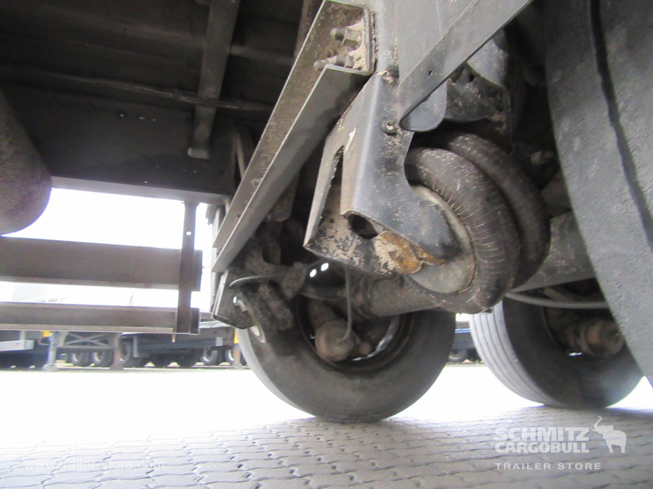 SCHMITZ Auflieger Trockenfrachtkoffer Standard Taillift - Closed box semi-trailer: picture 2 SCHMITZ Auflieger Trockenfrachtkoffer Standard Taillift - Closed box semi-trailer: picture 2