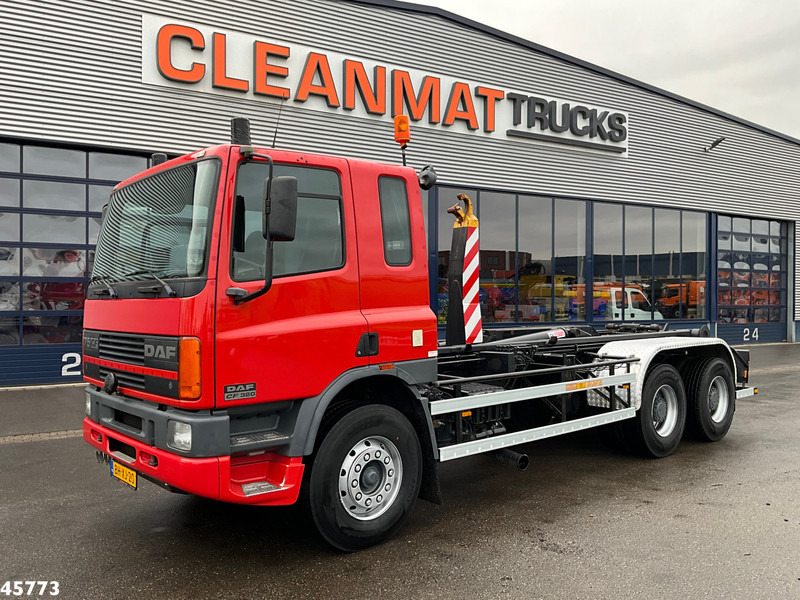 DAF FAT 75.320 6x4 Full steel Hiab 17 Ton haakarmsysteem Just 64.623 Km! - Hook lift truck: picture 2 DAF FAT 75.320 6x4 Full steel Hiab 17 Ton haakarmsysteem Just 64.623 Km! - Hook lift truck: picture 2