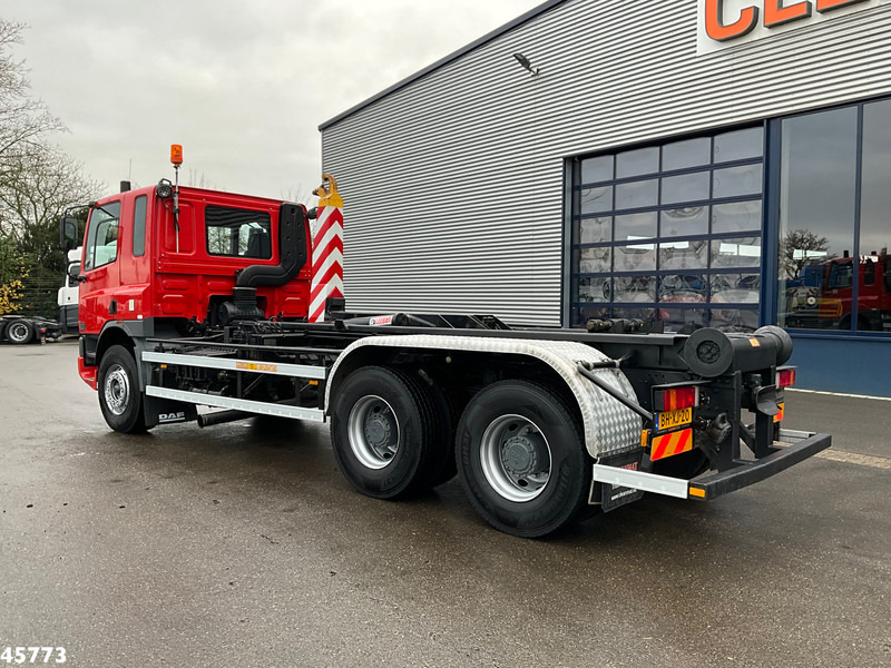 DAF FAT 75.320 6x4 Full steel Hiab 17 Ton haakarmsysteem Just 64.623 Km! - Hook lift truck: picture 4 DAF FAT 75.320 6x4 Full steel Hiab 17 Ton haakarmsysteem Just 64.623 Km! - Hook lift truck: picture 4