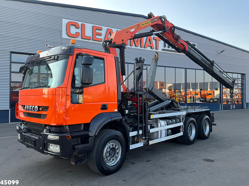 Iveco Trakker AD380T41 6x4 Palfinger 15 Tonmeter laadkraan Just 159.492 Km! - Hook lift truck, Crane truck: picture 2 Iveco Trakker AD380T41 6x4 Palfinger 15 Tonmeter laadkraan Just 159.492 Km! - Hook lift truck, Crane truck: picture 2