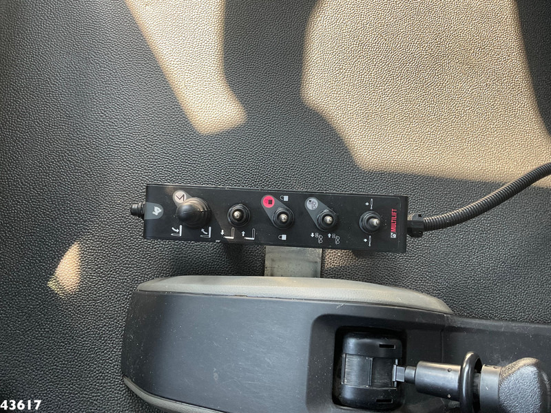 Hook lift truck MAN TGS 32.470 8x4 Euro 6 Hiab 22 Tonmeter laadkraan Just 68.765 Km!: picture 17 Hook lift truck MAN TGS 32.470 8x4 Euro 6 Hiab 22 Tonmeter laadkraan Just 68.765 Km!: picture 17