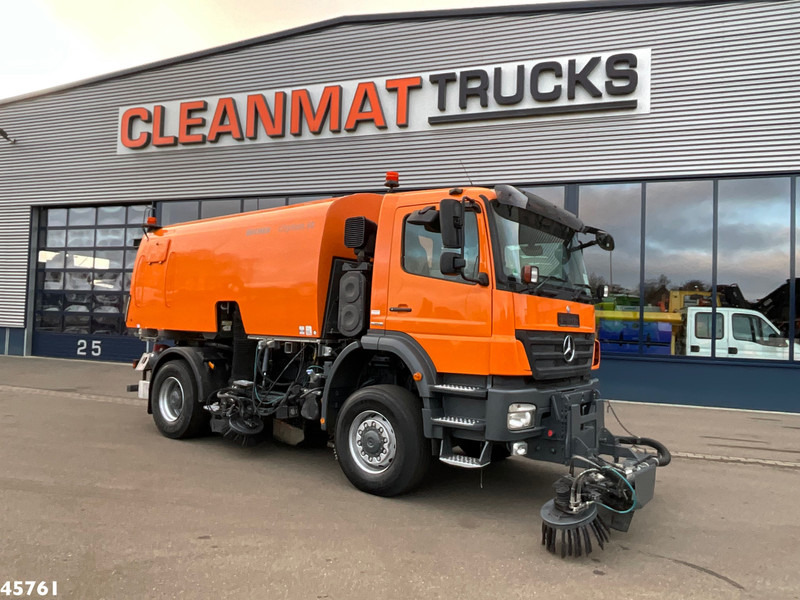 Mercedes-Benz Actros 1829 4x4 Bucher Cityfant 60 Recht en Links vegend - Road sweeper: picture 2 Mercedes-Benz Actros 1829 4x4 Bucher Cityfant 60 Recht en Links vegend - Road sweeper: picture 2