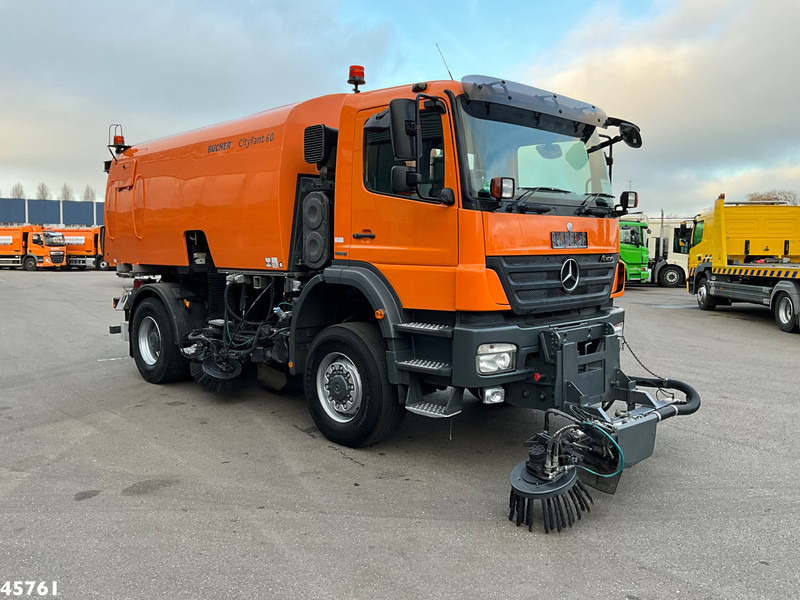 Mercedes-Benz Actros 1829 4x4 Bucher Cityfant 60 Recht en Links vegend - Road sweeper: picture 5 Mercedes-Benz Actros 1829 4x4 Bucher Cityfant 60 Recht en Links vegend - Road sweeper: picture 5