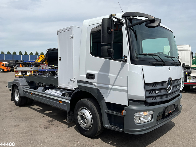 Mercedes-Benz Atego 1218 Euro 6 Manual 7 Ton haakarmsysteem - Hook lift truck: picture 3 Mercedes-Benz Atego 1218 Euro 6 Manual 7 Ton haakarmsysteem - Hook lift truck: picture 3