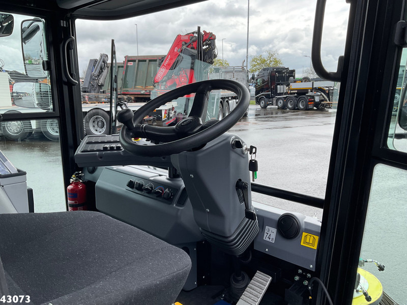 Ravo 540 STH Euro 6 with 3-rd brush leasing Ravo 540 STH Euro 6 with 3-rd brush: picture 11 Ravo 540 STH Euro 6 with 3-rd brush leasing Ravo 540 STH Euro 6 with 3-rd brush: picture 11