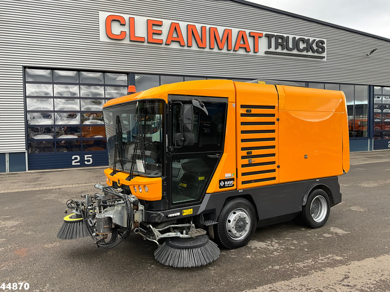 Ravo 540 with 3-rd brush - Road sweeper: picture 3 Ravo 540 with 3-rd brush - Road sweeper: picture 3