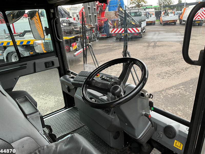 Road sweeper Ravo 540 with 3-rd brush: picture 11