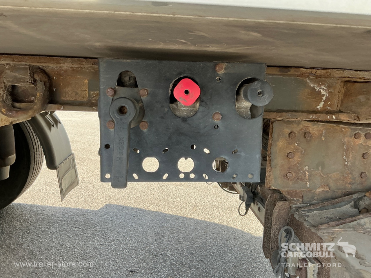 KRONE Dryfreight Standard Taillift - Closed box semi-trailer: picture 4 KRONE Dryfreight Standard Taillift - Closed box semi-trailer: picture 4