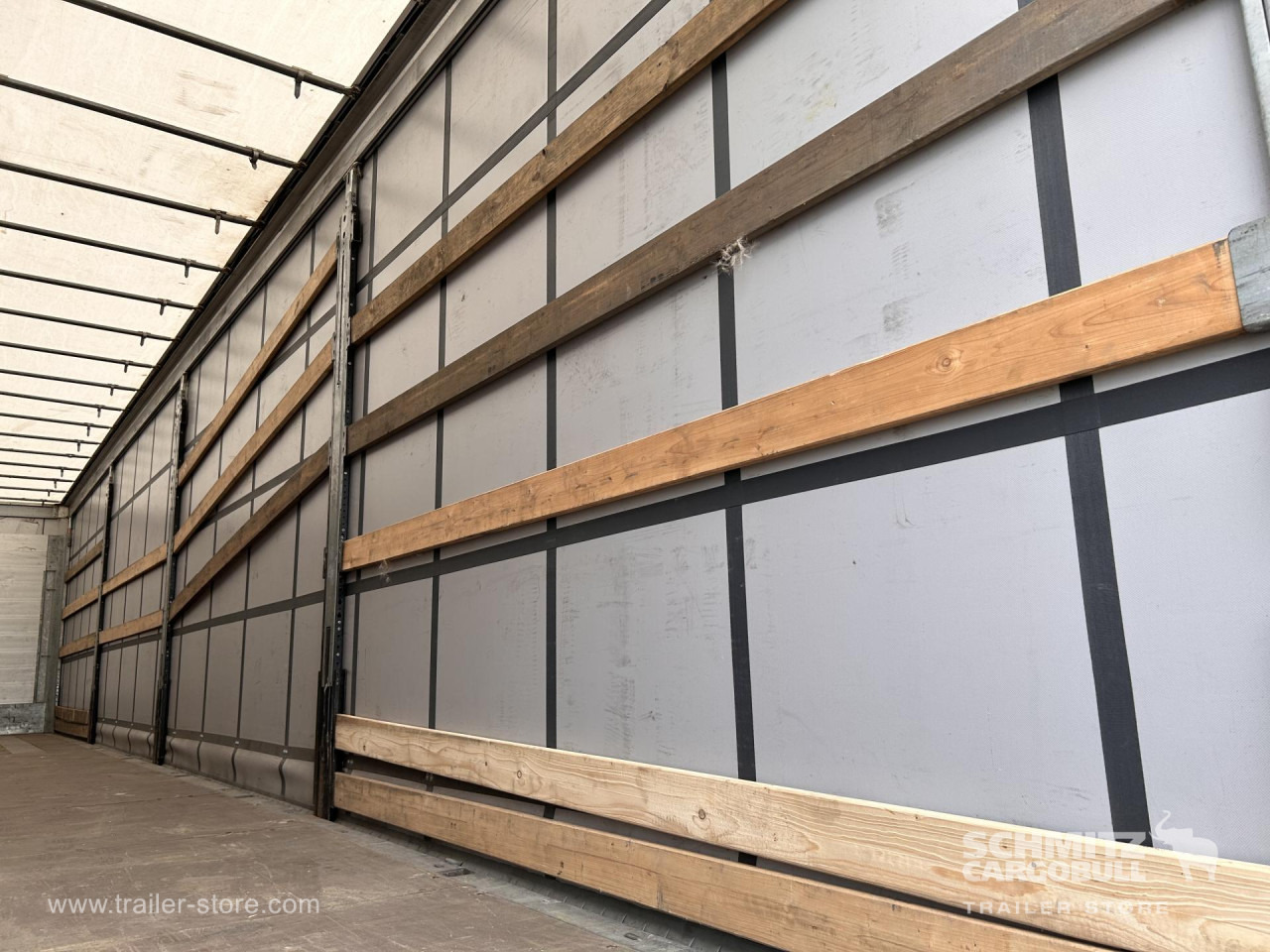 SCHMITZ Curtainsider Standard - Curtainsider semi-trailer: picture 4 SCHMITZ Curtainsider Standard - Curtainsider semi-trailer: picture 4