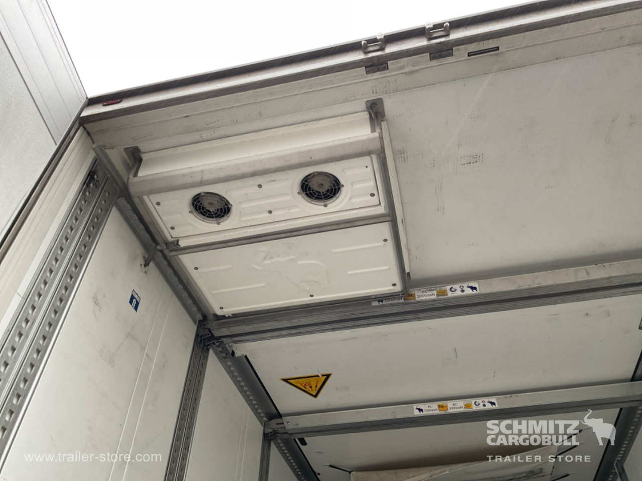 Isothermal semi-trailer SCHMITZ Reefer Multitemp Double deck: picture 6