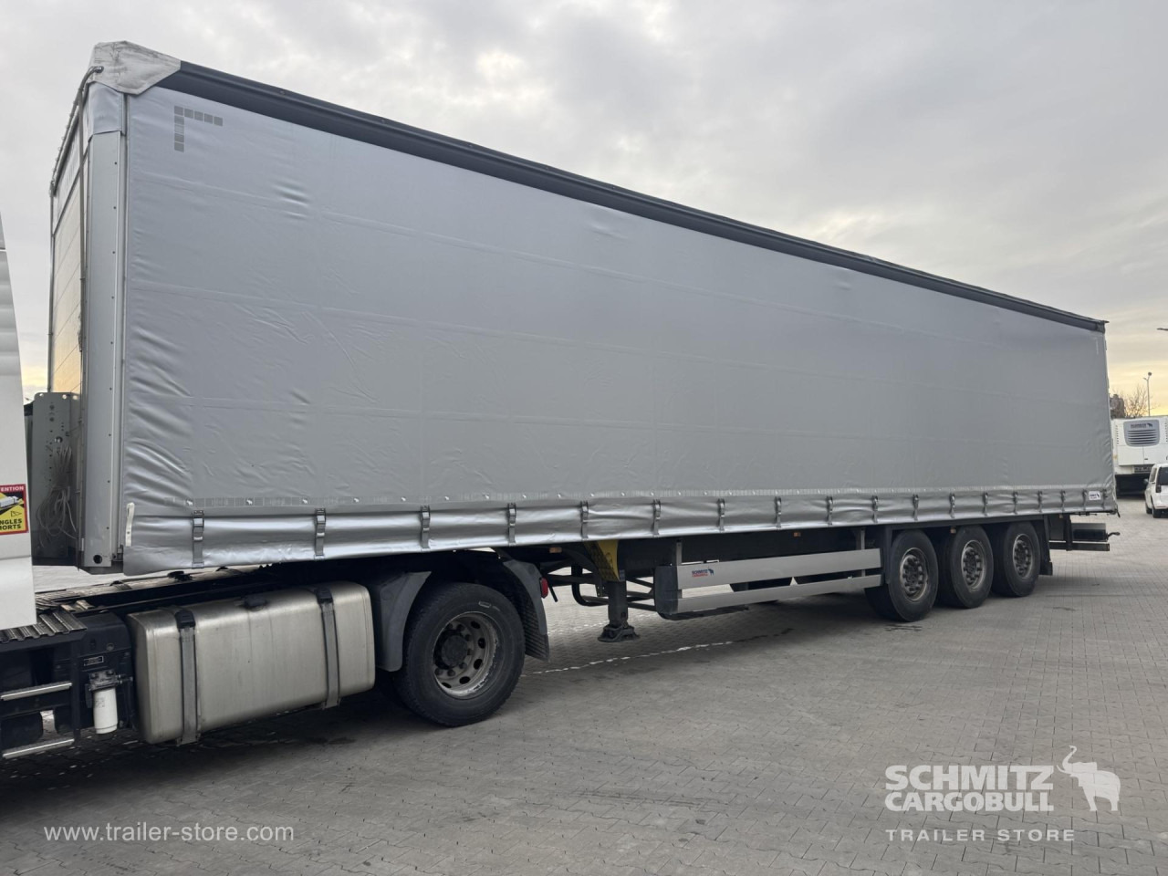 SCHMITZ Curtainsider Standard - Curtainsider semi-trailer: picture 5 SCHMITZ Curtainsider Standard - Curtainsider semi-trailer: picture 5