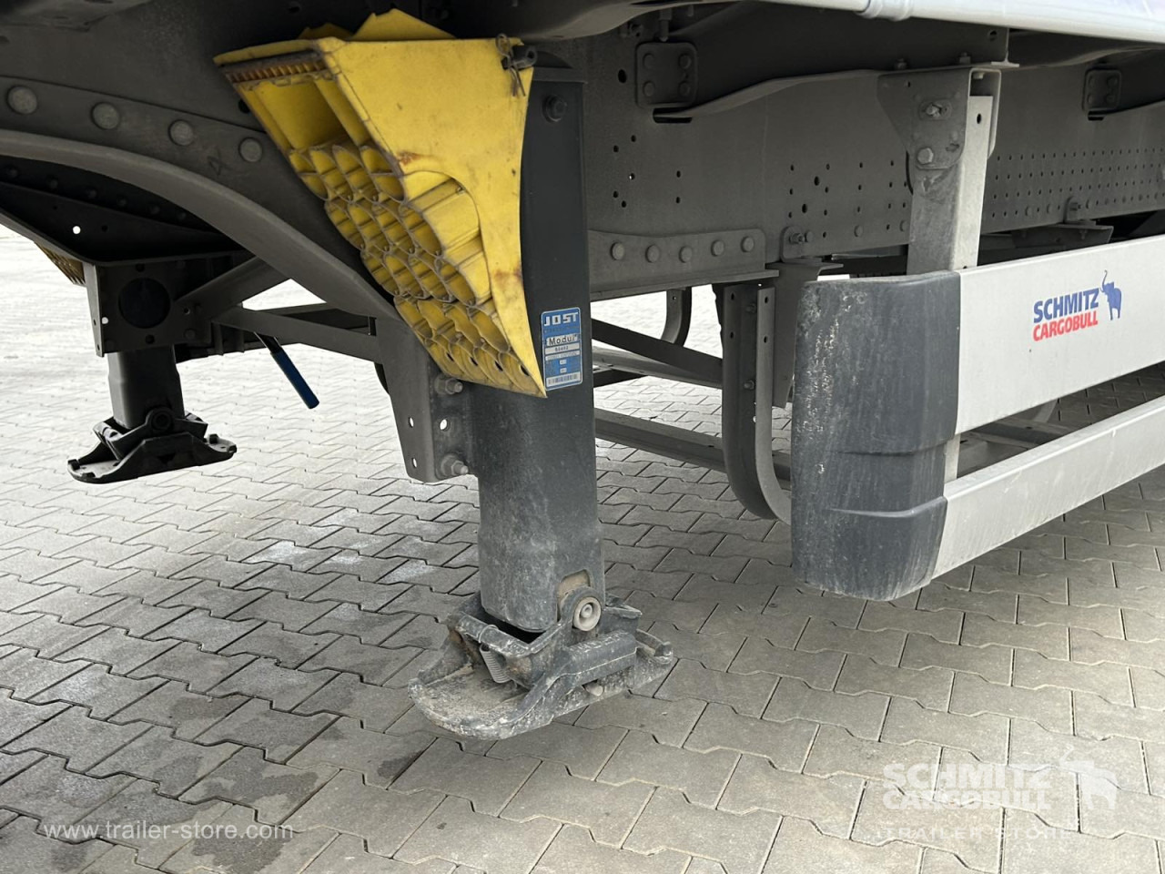 SCHMITZ Curtainsider Standard - Curtainsider semi-trailer: picture 3 SCHMITZ Curtainsider Standard - Curtainsider semi-trailer: picture 3