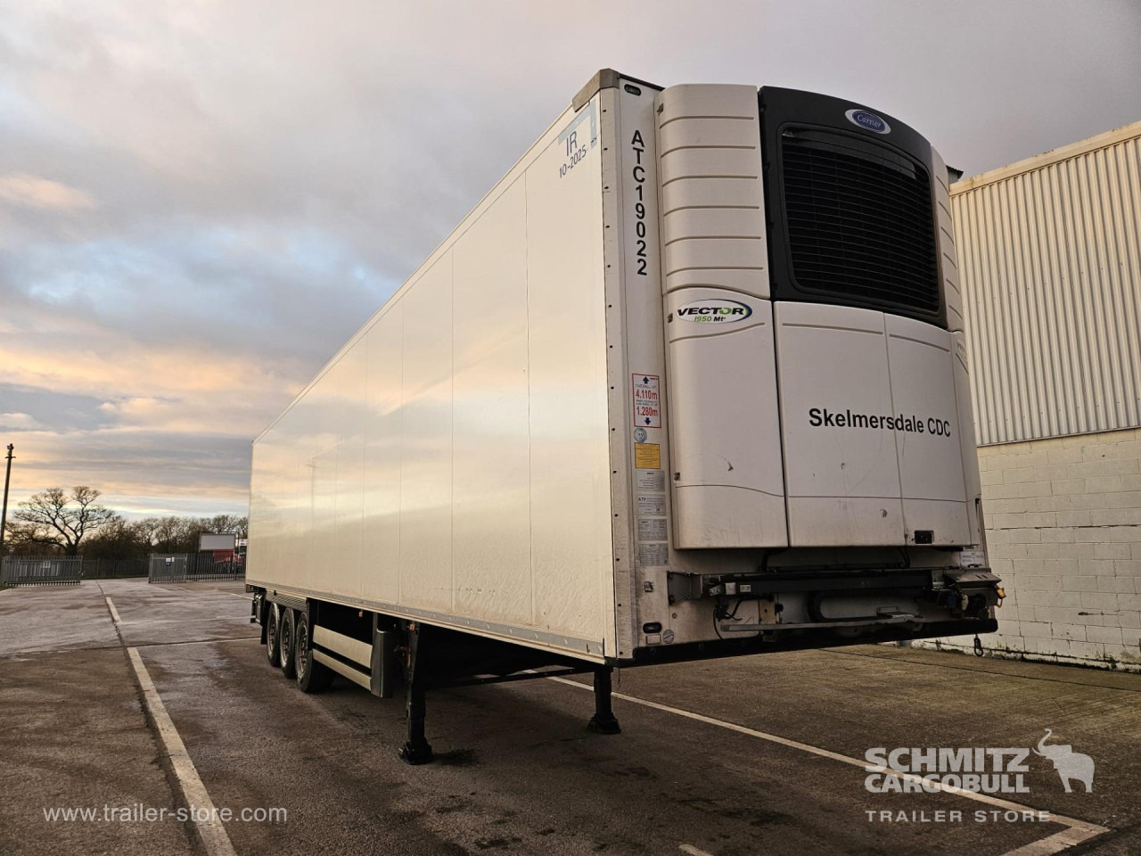 SCHMITZ Reefer Multitemp - Isothermal semi-trailer: picture 1 SCHMITZ Reefer Multitemp - Isothermal semi-trailer: picture 1