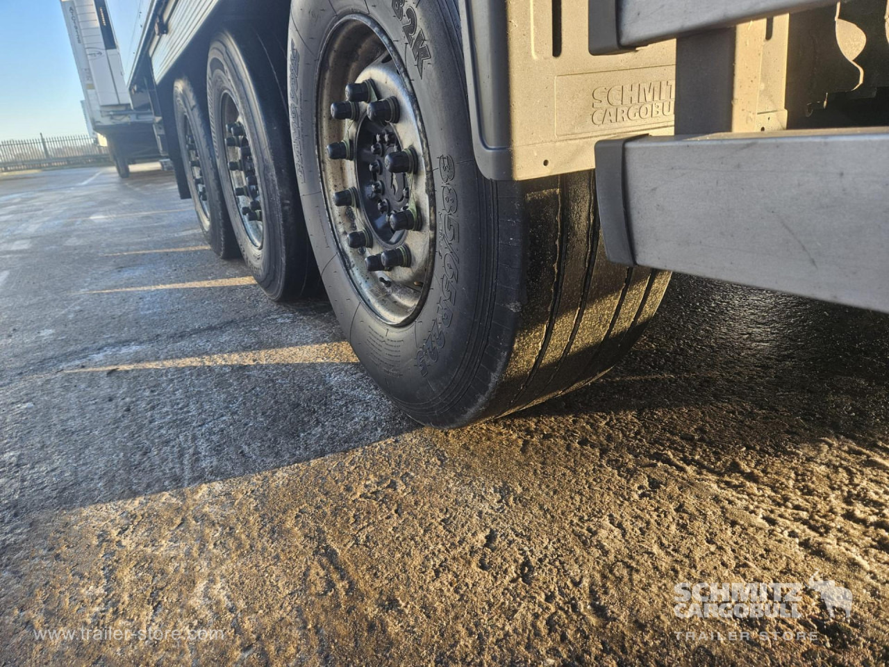 SCHMITZ Reefer Multitemp - Isothermal semi-trailer: picture 4 SCHMITZ Reefer Multitemp - Isothermal semi-trailer: picture 4