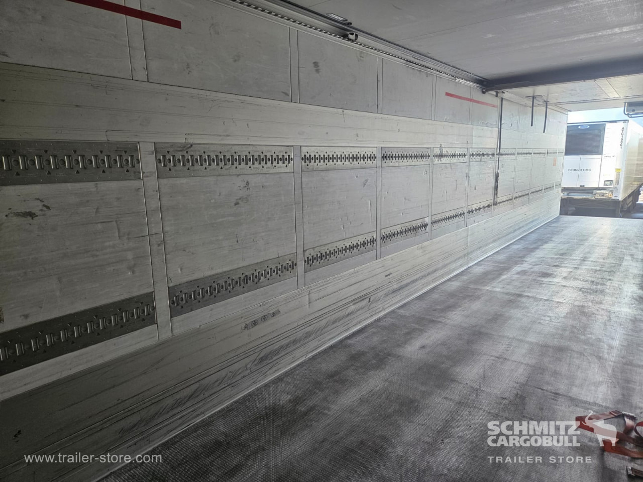 SCHMITZ Reefer Multitemp - Isothermal semi-trailer: picture 4 SCHMITZ Reefer Multitemp - Isothermal semi-trailer: picture 4