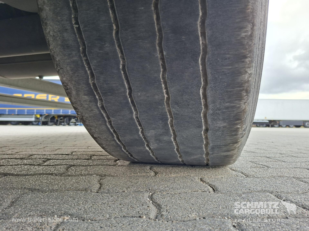 SCHMITZ Reefer Multitemp - Isothermal semi-trailer: picture 4 SCHMITZ Reefer Multitemp - Isothermal semi-trailer: picture 4