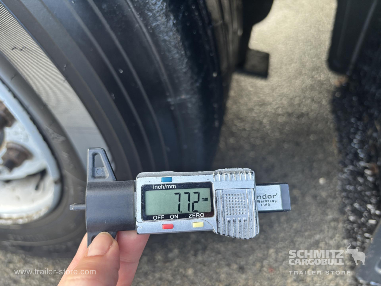 SCHMITZ Curtainsider Mega - Curtainsider semi-trailer: picture 4 SCHMITZ Curtainsider Mega - Curtainsider semi-trailer: picture 4