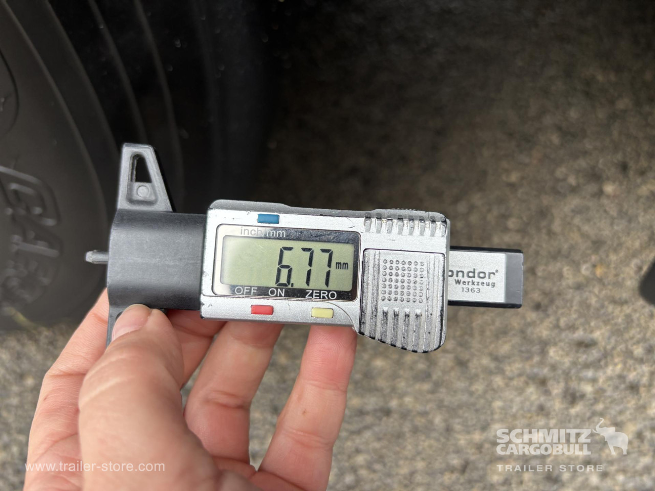 SCHMITZ Curtainsider Mega - Curtainsider semi-trailer: picture 4 SCHMITZ Curtainsider Mega - Curtainsider semi-trailer: picture 4