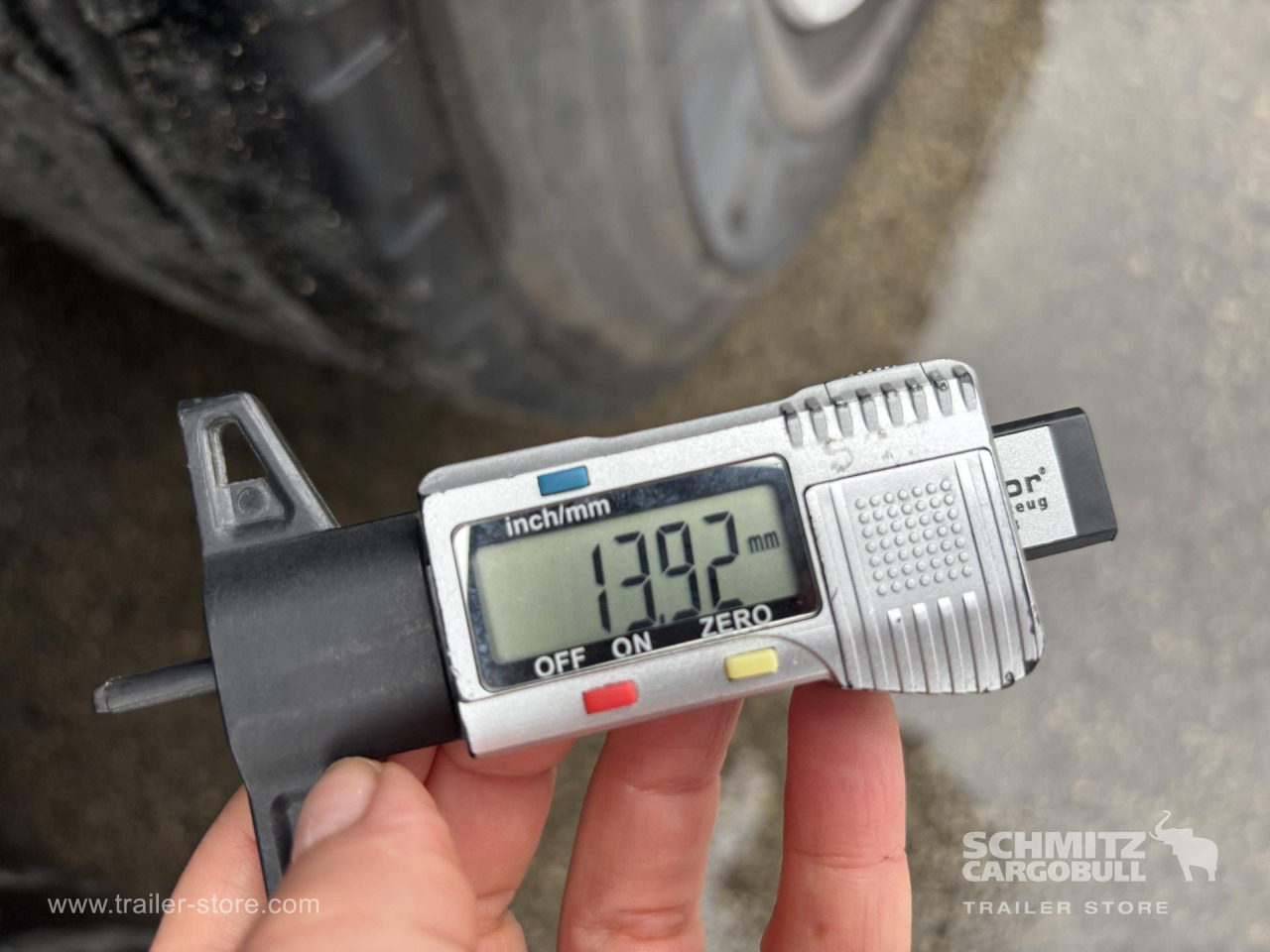 SCHMITZ Curtainsider Standard - Curtainsider semi-trailer: picture 4 SCHMITZ Curtainsider Standard - Curtainsider semi-trailer: picture 4