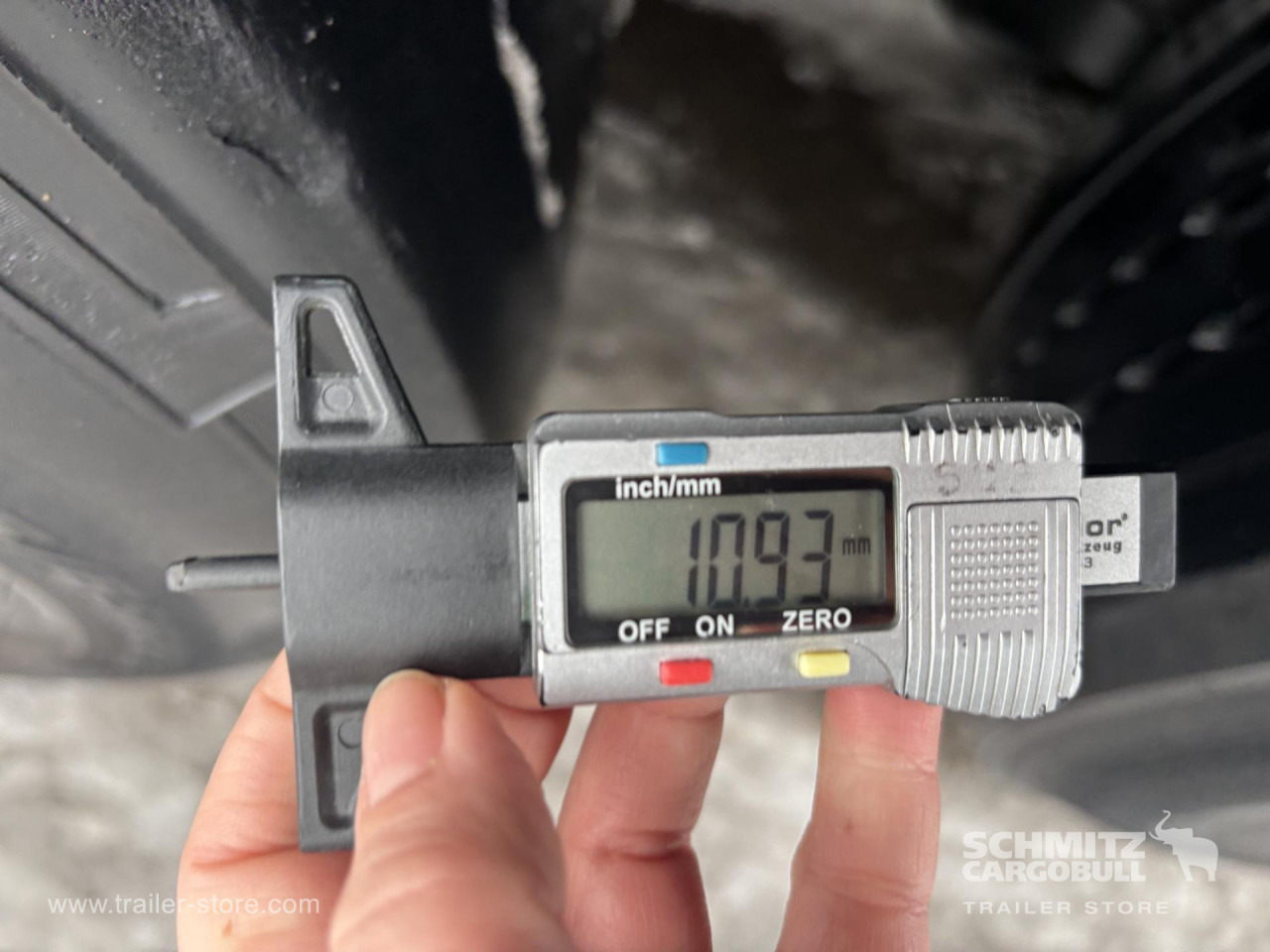 SCHMITZ Curtainsider Standard - Curtainsider semi-trailer: picture 4 SCHMITZ Curtainsider Standard - Curtainsider semi-trailer: picture 4