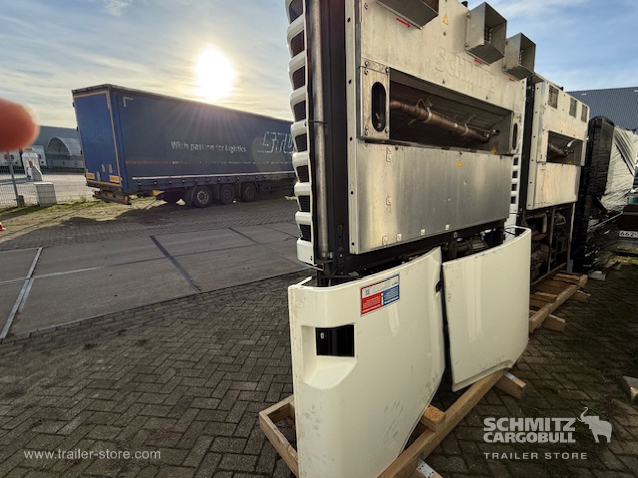 SCHMITZ Aanhangwagen - Isothermal semi-trailer: picture 2 SCHMITZ Aanhangwagen - Isothermal semi-trailer: picture 2