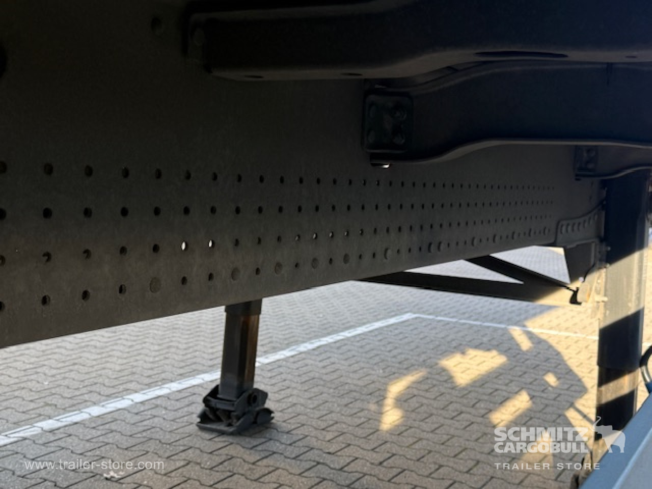 SCHMITZ Oplegger Kasten Standard - Closed box semi-trailer: picture 3 SCHMITZ Oplegger Kasten Standard - Closed box semi-trailer: picture 3