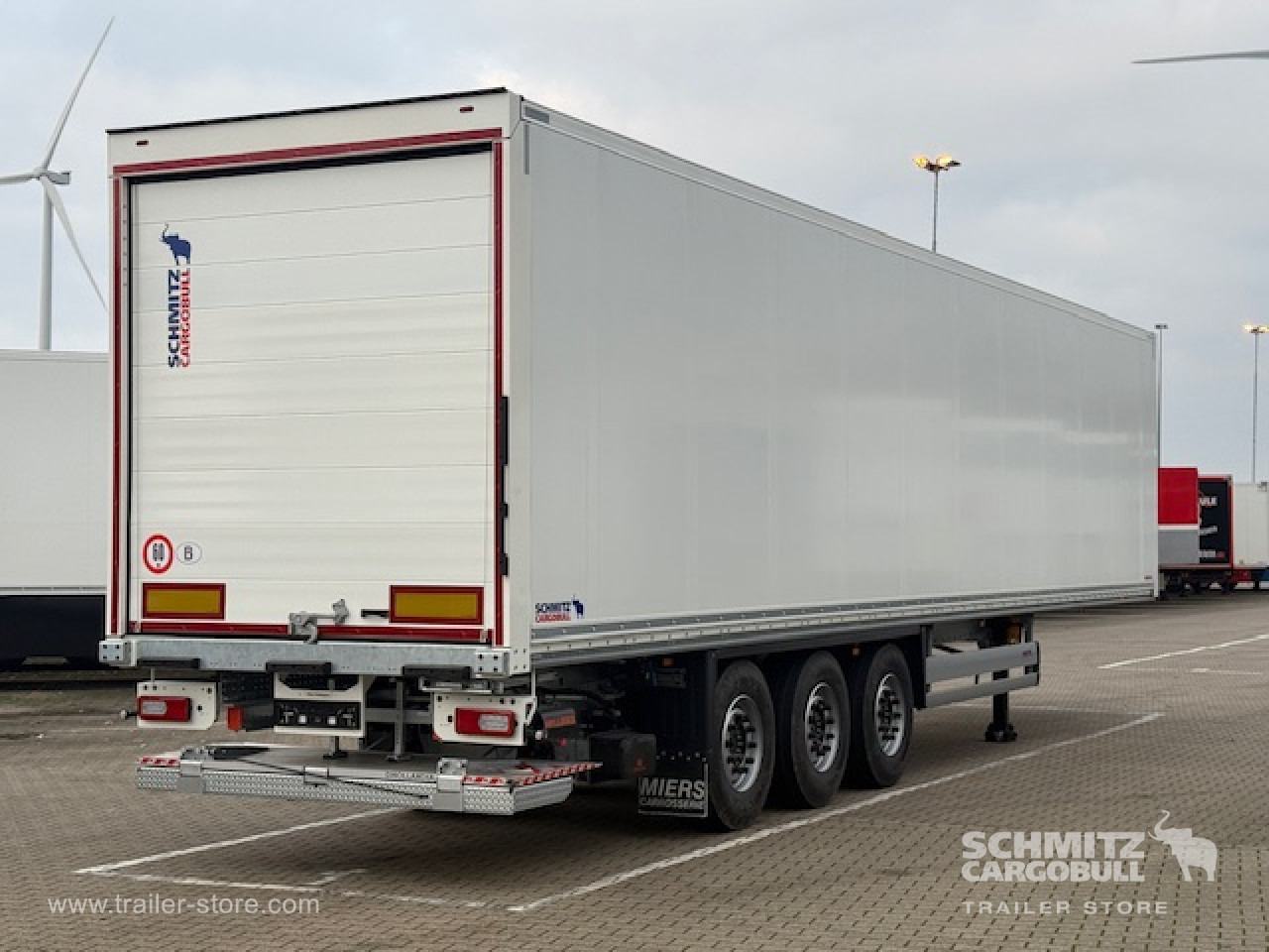 SCHMITZ Oplegger Kasten Standard Roller shutter door - Closed box semi-trailer: picture 1 SCHMITZ Oplegger Kasten Standard Roller shutter door - Closed box semi-trailer: picture 1