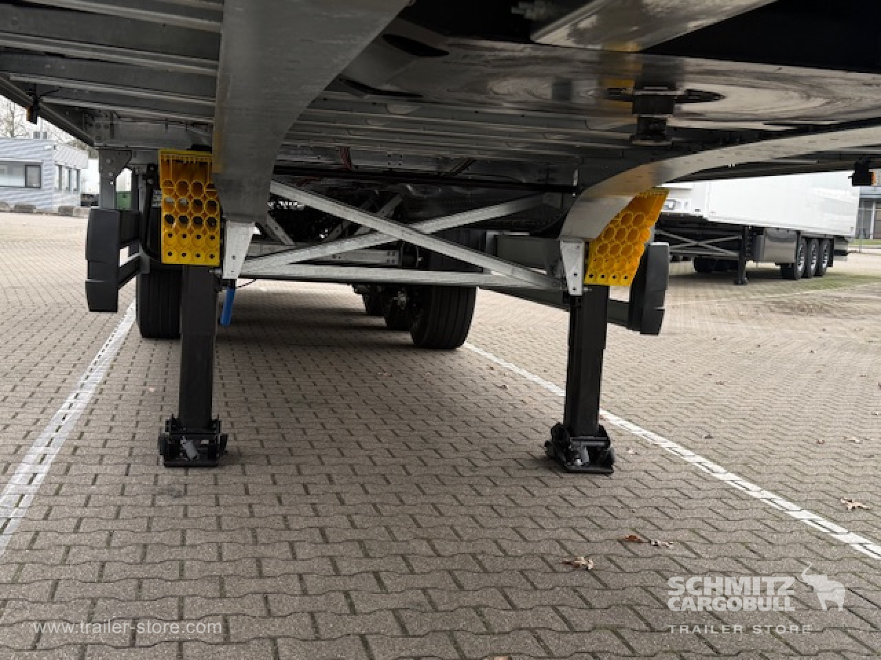 SCHMITZ Oplegger Kasten Standard Roller shutter door - Closed box semi-trailer: picture 3 SCHMITZ Oplegger Kasten Standard Roller shutter door - Closed box semi-trailer: picture 3