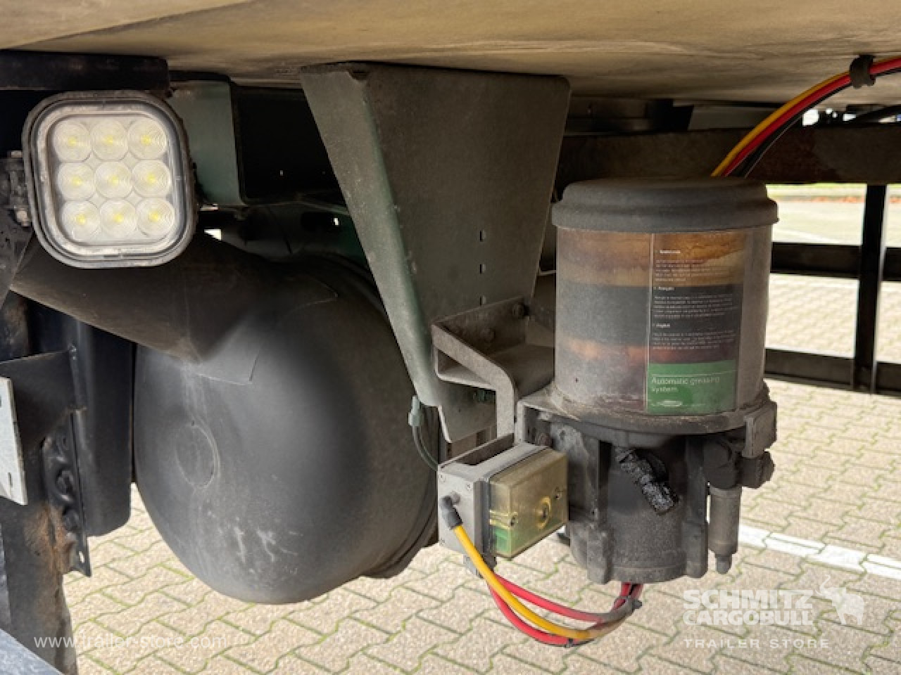 SCHMITZ Oplegger Vries Standard Taillift - Isothermal semi-trailer: picture 4 SCHMITZ Oplegger Vries Standard Taillift - Isothermal semi-trailer: picture 4