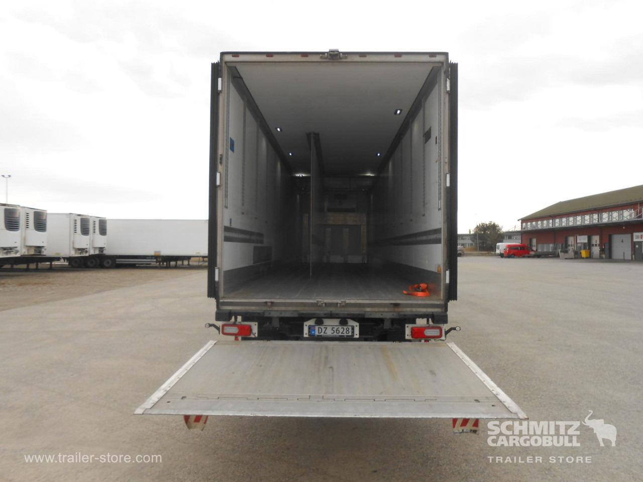 SCHMITZ Reefer Multitemp Taillift - Isothermal semi-trailer: picture 3 SCHMITZ Reefer Multitemp Taillift - Isothermal semi-trailer: picture 3
