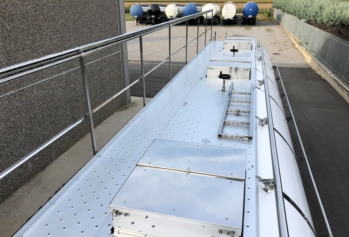 Bata CISTERNA MODELLO STANDARD NUOVA - Tank semi-trailer: picture 5 Bata CISTERNA MODELLO STANDARD NUOVA - Tank semi-trailer: picture 5