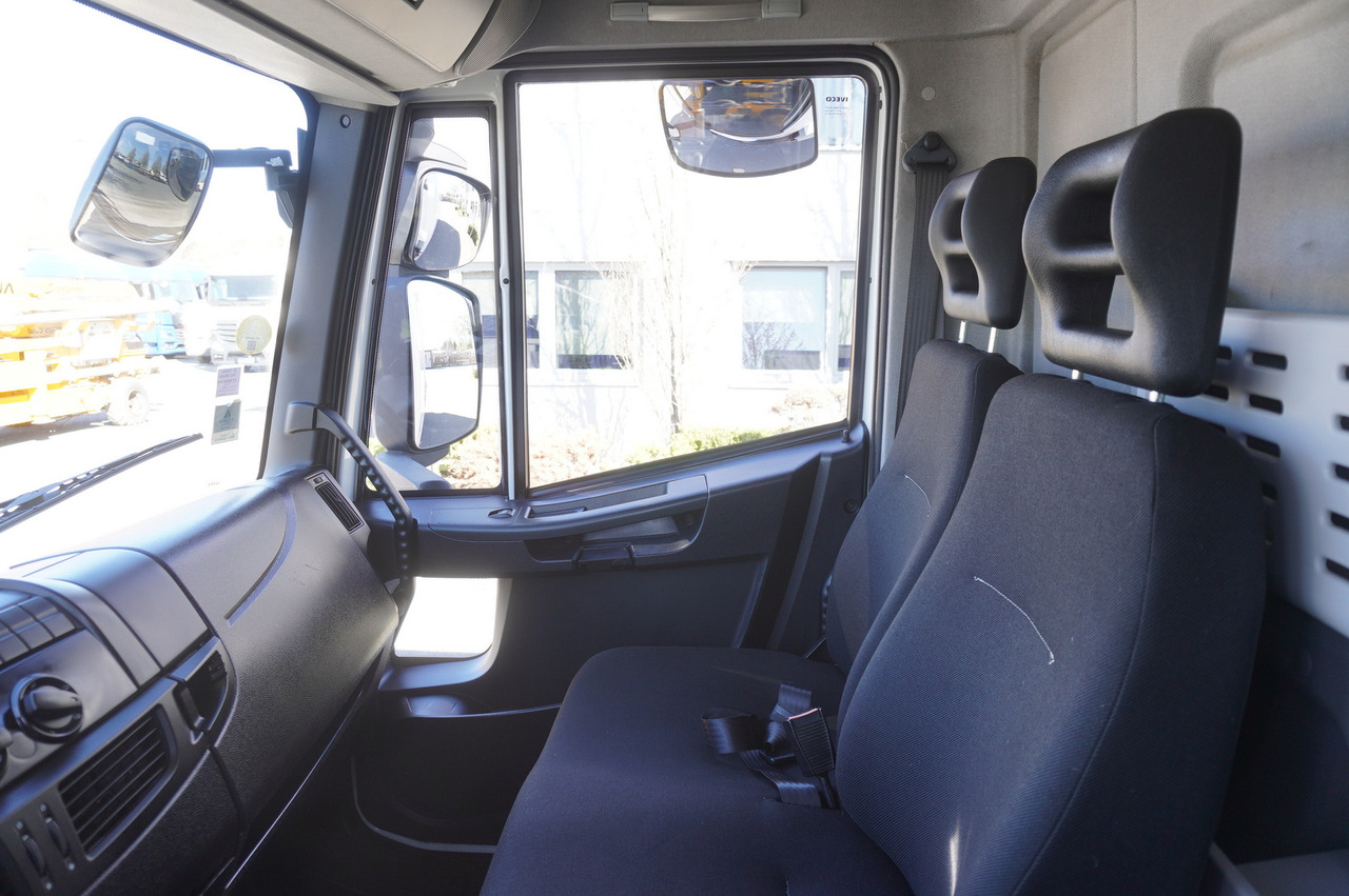 Box truck IVECO Eurocargo 120-190 / 160 thousand km !!! / Box 18 EPAL / Dhollandia lift 1500 kg: picture 12 Box truck IVECO Eurocargo 120-190 / 160 thousand km !!! / Box 18 EPAL / Dhollandia lift 1500 kg: picture 12