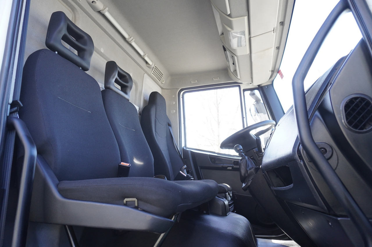 Box truck IVECO Eurocargo 120-190 / 160 thousand km !!! / Box 18 EPAL / Dhollandia lift 1500 kg: picture 19 Box truck IVECO Eurocargo 120-190 / 160 thousand km !!! / Box 18 EPAL / Dhollandia lift 1500 kg: picture 19
