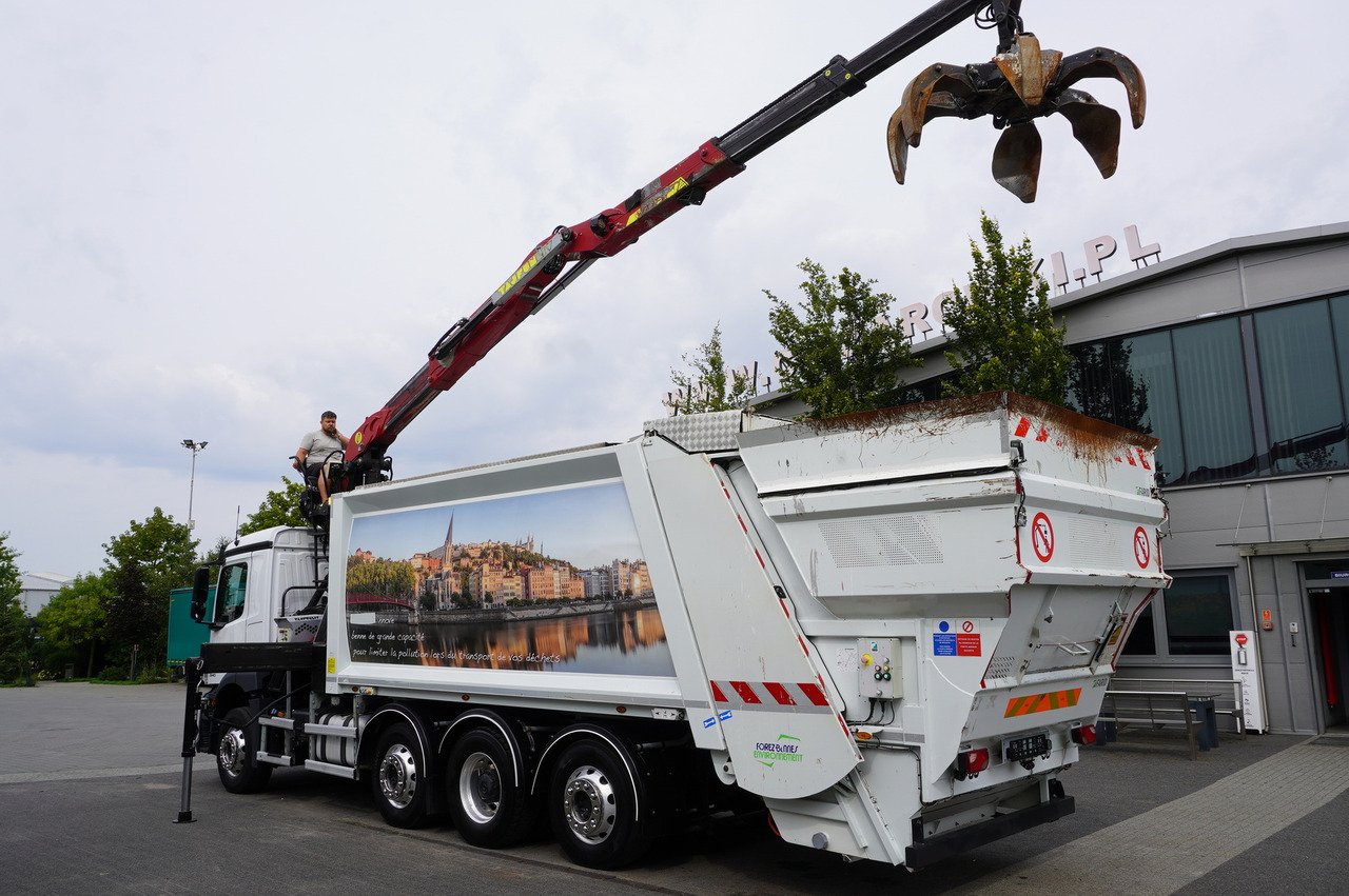 MERCEDES-BENZ Antos 3240 8x2 / Tajfun 5T crane / Farid Industries garbage truck/ 3 steered axles - Vacuum truck: picture 2 MERCEDES-BENZ Antos 3240 8x2 / Tajfun 5T crane / Farid Industries garbage truck/ 3 steered axles - Vacuum truck: picture 2