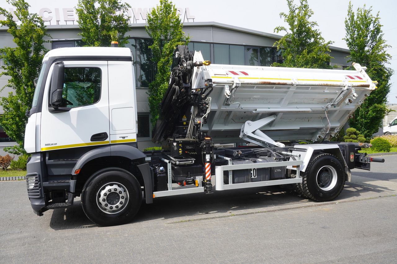 Dropside/ Flatbed truck, Crane truck MERCEDES-BENZ Arocs 1833 / 87,000 km!!! / Hds HIAB X-DUO 128 B-2 / three-sided tipper: picture 15