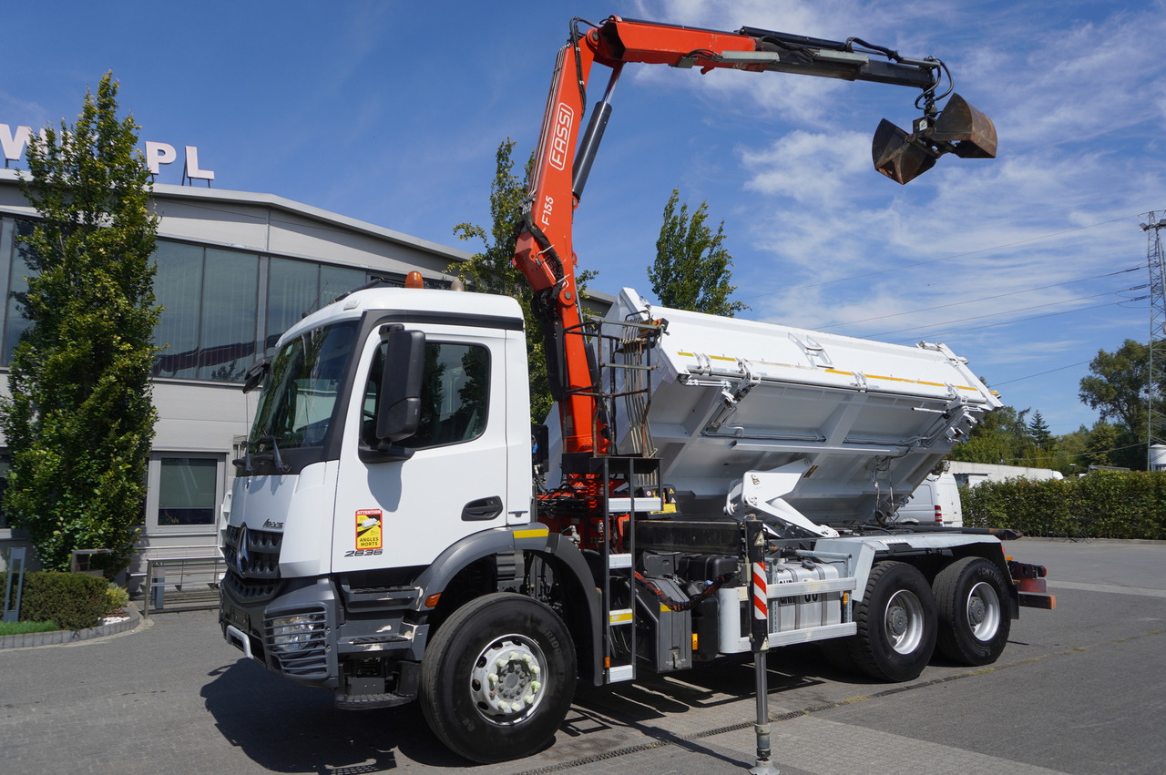 MERCEDES-BENZ Arocs 2636 / 6x4 / HDS Fassi / 3-Way Tipper / Bortmatic - Tipper, Crane truck: picture 2 MERCEDES-BENZ Arocs 2636 / 6x4 / HDS Fassi / 3-Way Tipper / Bortmatic - Tipper, Crane truck: picture 2
