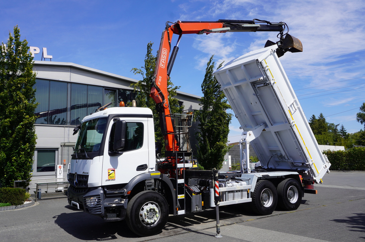 MERCEDES-BENZ Arocs 2636 / 6x4 / HDS Fassi / 3-Way Tipper / Bortmatic - Crane truck: picture 1 MERCEDES-BENZ Arocs 2636 / 6x4 / HDS Fassi / 3-Way Tipper / Bortmatic - Crane truck: picture 1