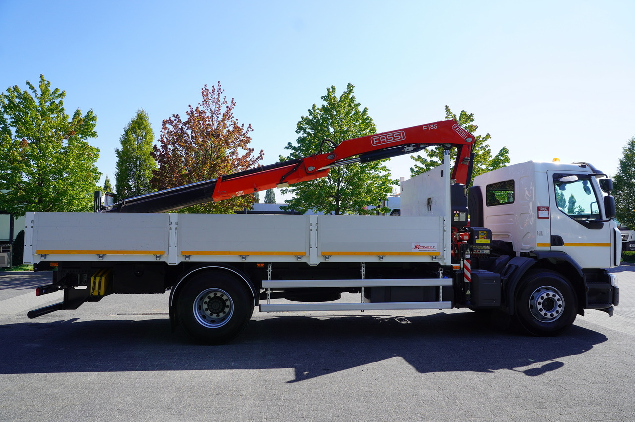 RENAULT C280 DTI 8 / FASSI crane 5.6 T / range 8 m / Flatbed 15 EPAL - Dropside/ Flatbed truck, Crane truck: picture 2 RENAULT C280 DTI 8 / FASSI crane 5.6 T / range 8 m / Flatbed 15 EPAL - Dropside/ Flatbed truck, Crane truck: picture 2