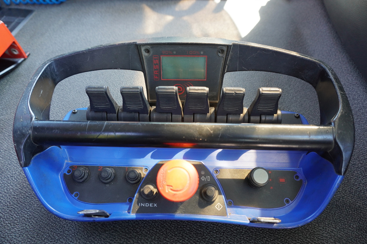 Dropside/ Flatbed truck, Crane truck RENAULT C280 DTI 8 / FASSI crane 5.6 T / range 8 m / Flatbed 15 EPAL: picture 12 Dropside/ Flatbed truck, Crane truck RENAULT C280 DTI 8 / FASSI crane 5.6 T / range 8 m / Flatbed 15 EPAL: picture 12