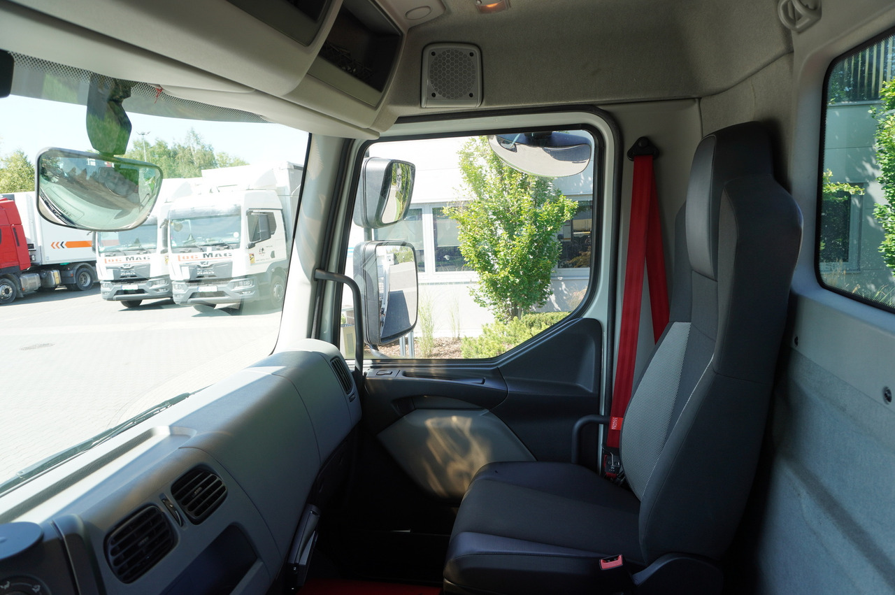 Dropside/ Flatbed truck, Crane truck RENAULT C320 P 4x2 / FASSI crane 6.2 T / range 10 m / Flatbed 15 EPAL / 50 tho. km!: picture 18