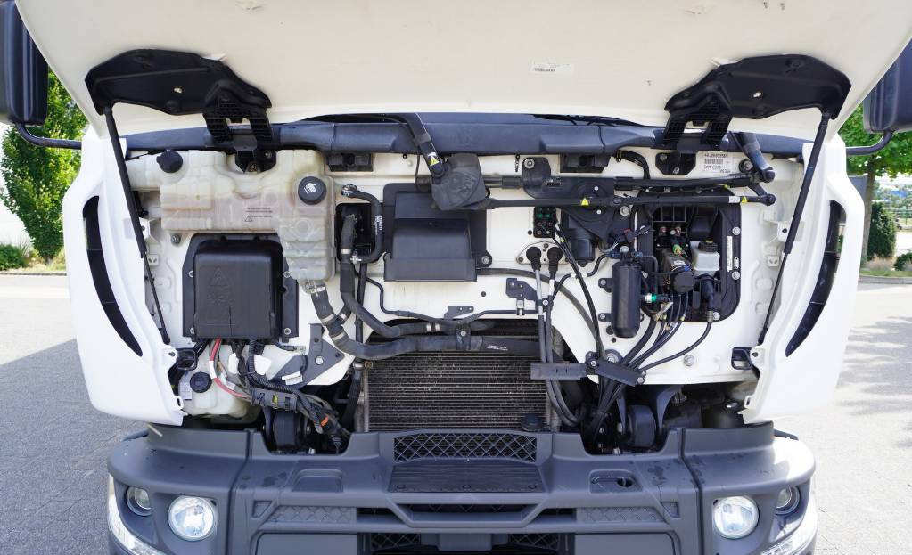 Box truck RENAULT D12 E6 / Container 18 pallets / tail lift: picture 13