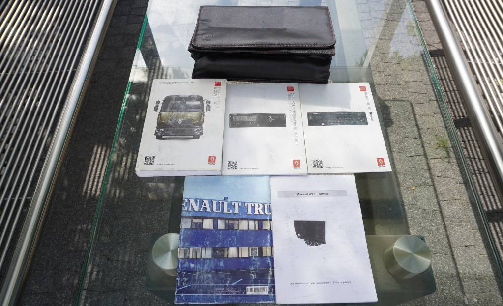 Box truck RENAULT D12 E6 / Container 18 pallets / tail lift: picture 9